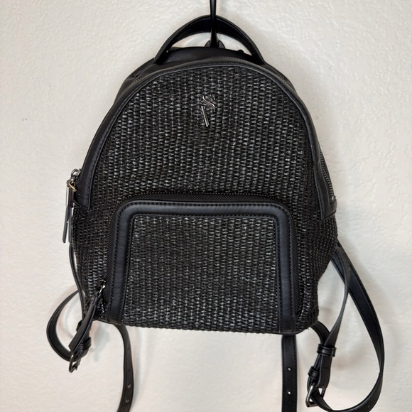 Simply Vera Wang Black Woven Straw Faux Leather Backpack Purse - Picture 2 of 9